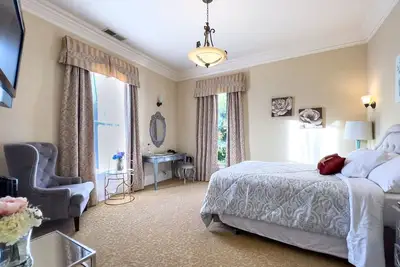 Image de Cozy Queen Mansion Rm Near Monterey Carmel