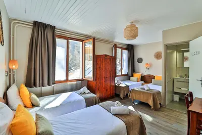 Image de Chambre Invitant | Sauna | Près des Pistes de Ski