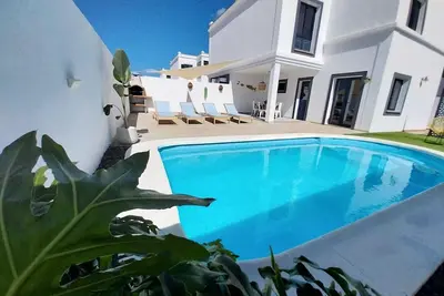 Image de Villa with private pool a stone's throw from the beach
