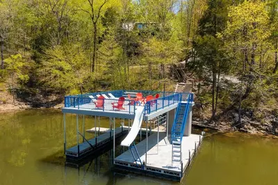 Image de 'Rockwater' Privacy, Huge Great Room, Double Deck Dock, Hot Tub, Billiards.