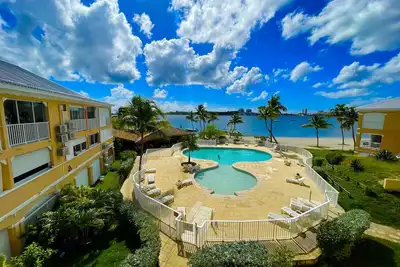 Image de Superbe studio lumineux, vue sur piscine et lagon