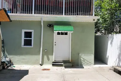 Image de Cosy Studio in a Private home with private entrance and door