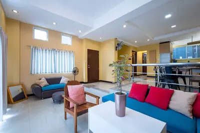 Image de Central Location in Metro Manila- 6 Br 2tb Pool, Jacuzzi, parking and fast Wifi,