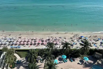 Image de Sweeping Beach and Ocean Views