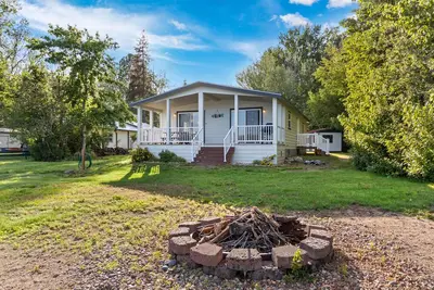 Image de Private waterfront home with a firepit, deck, W/D, and WiFi - pretty lake views