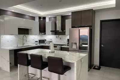 Image de Spacious Hilltop Modern Home