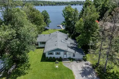 Image de Lake View Waterfront Cottage 4 Bdr 1 Bath 46\" Hdtv Wi-Fi Bbq Patio Deck Sleeps8