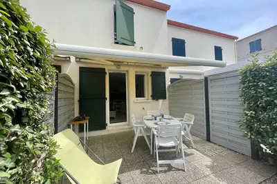 Image de Maison à 150m plage, 2 chambres, piscine & WiFi, parking