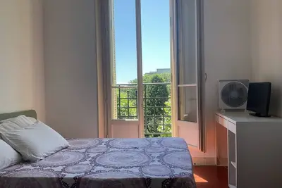 Image de A 8 mn en voiture de la plage, bel et vaste appartement haussmannien