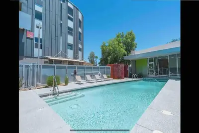 Image de Pool, Gym, Hot Tub. Unique space Families & Groups!