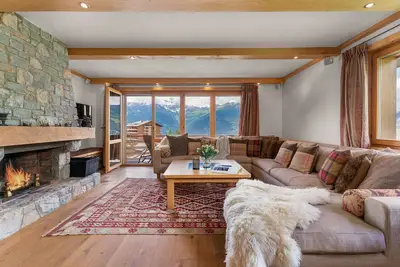 Image de Appartement de deux chambres, récemment rénové avec beaucoup de style