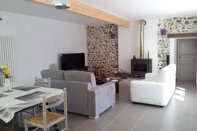 Image de Maison entièrement restaurée plage et sentier des douaniers à proximité.