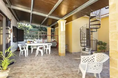 Maison de vacances \"Nonna Tuzza\" proche de la mer, avec terrasse et Wi-Fi.