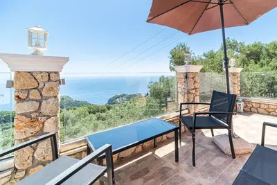 Image de Maison de vacances 'Captain Spiros House' avec vue sur les montagnes & Wi-Fi