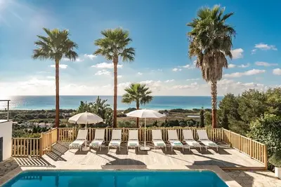 Image de Villa moderne avec vue panoramique sur la plage