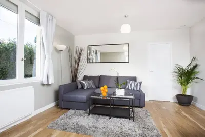 Image de Big House - 6 chambres / Proche Paris / Parking / Station Metro