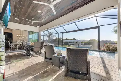 Image de Magnificent 4 Br\/ 3 baths waterfront Villa w. heated pool\/ kayaks\/ fishing poles