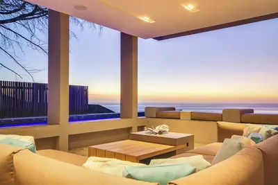 Image de Luxurious Villa over 3 Levels with Lift (Geneva House)