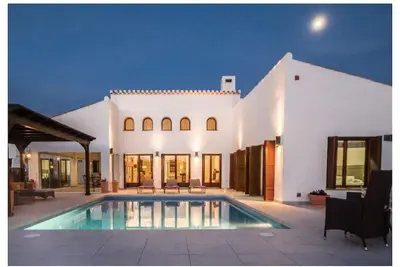 Image de Luxury Villa with Mountain and golf course views.
