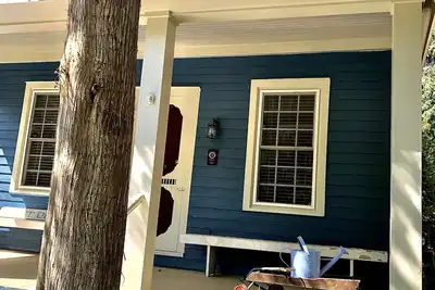 Image de Beautiful Historic Property in Normandale--2 Min. Walk to Beach!