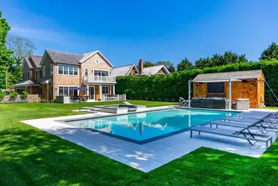 Image de Contemporary Residence on. 43 Acres, Spacious Indoor and Outdoor Living. . .