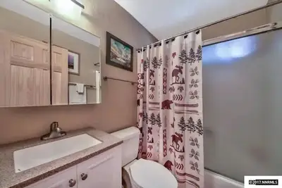 Updated mountainside condo w/ beautiful lake views