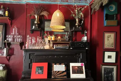 Image de Vintage 2bd and office with garden terrace on Columbia Waterfront Brooklyn