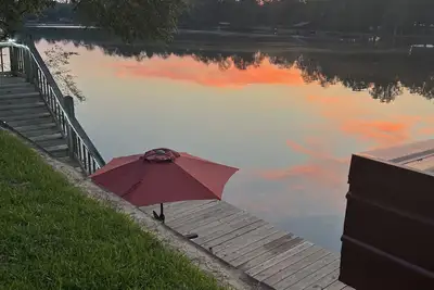 Image de Lakefront Paradise with boat dock