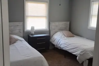 Image de 5 min walk to Bsu Campus - Quiet Neighborhood