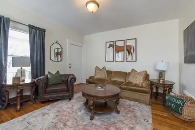 Image de This bungalow is a 2 bedroom(s), 1 bathrooms, located in Lexington, Ky.