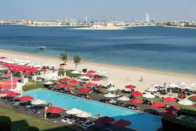 Image de Spacious beachfront 2 bedroom apartment - The 8