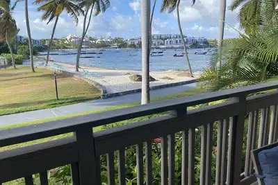 Image de Steps away from the private beach - fully renovated condo!
