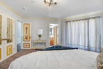 Image de Gorgeous Estate with Breathtaking Views