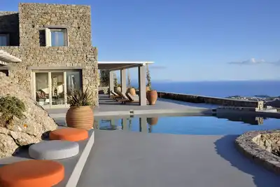 Image de Beautiful Views From Every Room Tear-drop-Shaped Infinity Pool with Jacuzzi