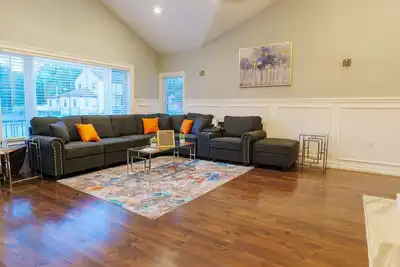 Image de 15 Mins From Phl International Airport - Modern Rancher Style Home in Chester Pa