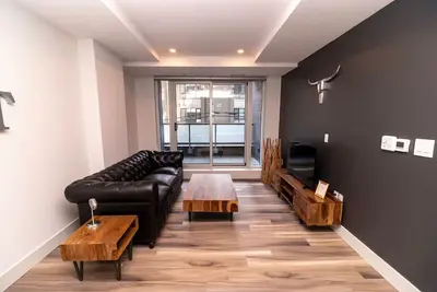 Image de Urban 1br Apt with City Views, Walk to Waterfront
