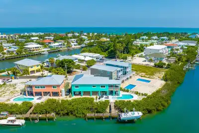 Image de Amazing Bayfront New House with Large Dock and  Heated Pool