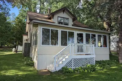 Image de 4 bedroom lakefront cottage