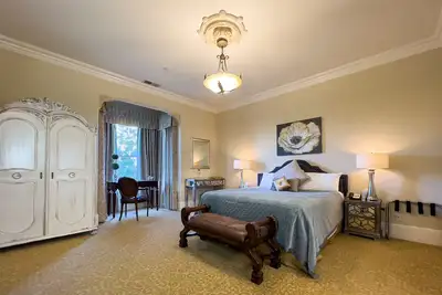 Image de Kingsuite in Mansion Mins to Beach Monterey Carmel