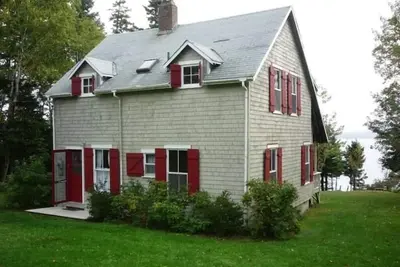 Image de Oceanfront Cottage on Blue Hill Bay
