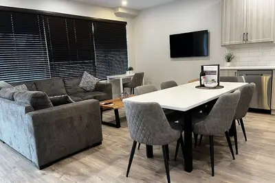 Image de Unit 4 3bdrm Monthly available Oct-May