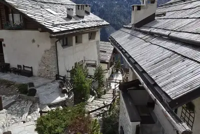 Image de Strawberry and wild cherry, two-room apartment in an ancient village