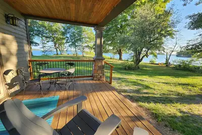Image de Retraite de luxe insulaire sur le fleuve Saint-Laurent, aux Mille-ĂŽles Gananoque