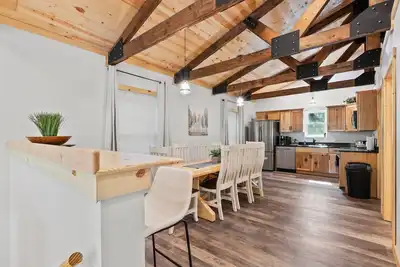 Image de Newly Built 5 Bedroom Cabin at Green Valley Resort