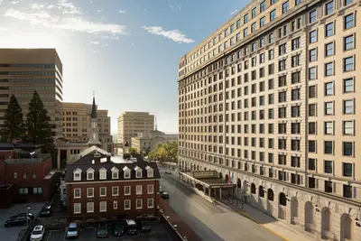 Landmark Hotel Luxe Accommodations Perfect for Families -Soaking Tub -Free Wifi