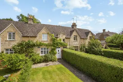 Clover Cottage -  a cotswold cottage that sleeps 4 guests  in 3 bedrooms