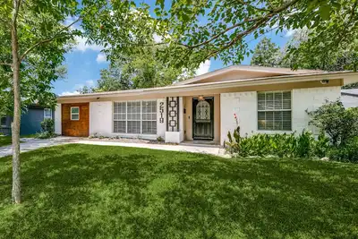 Image de Comfortable, Inspiring & Renovated Family Home