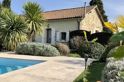 Image de Un gîte confortable et tranquille avec piscine privée, massages bien-être 🌺