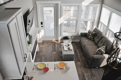 Image de Waterfront Tiny House #5 Bayfront Resort Sandusky