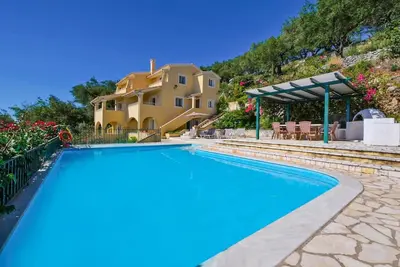 Image de Ioannas House - Quatre Chambres Villa, Couchages 8
